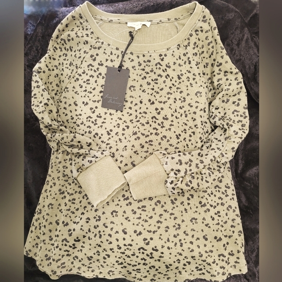 Jane and Delancey Tops - Jane and Delancy Leopard Print Army Green Pullover Top Size Medium NWT